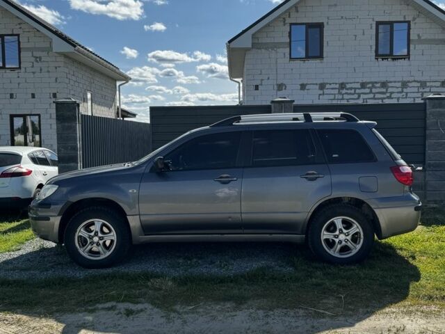 Серый Мицубиси Аутлендер, объемом двигателя 2 л и пробегом 209 тыс. км за 5999 $, фото 4 на Automoto.ua