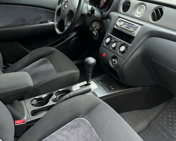 Серый Мицубиси Аутлендер, объемом двигателя 2.38 л и пробегом 180 тыс. км за 6000 $, фото 37 на Automoto.ua