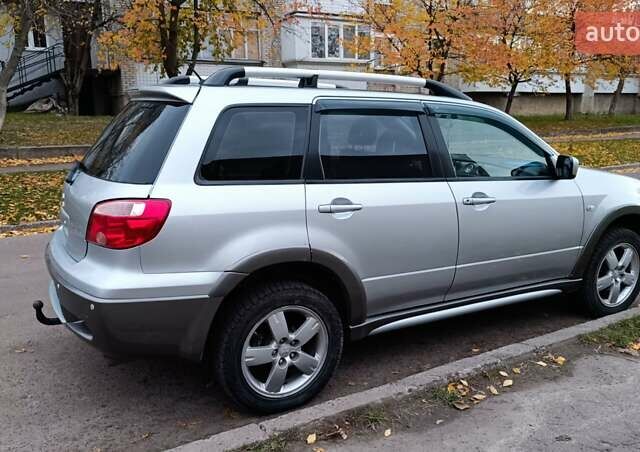 Сірий Міцубісі Аутлендер, об'ємом двигуна 2 л та пробігом 312 тис. км за 8300 $, фото 7 на Automoto.ua