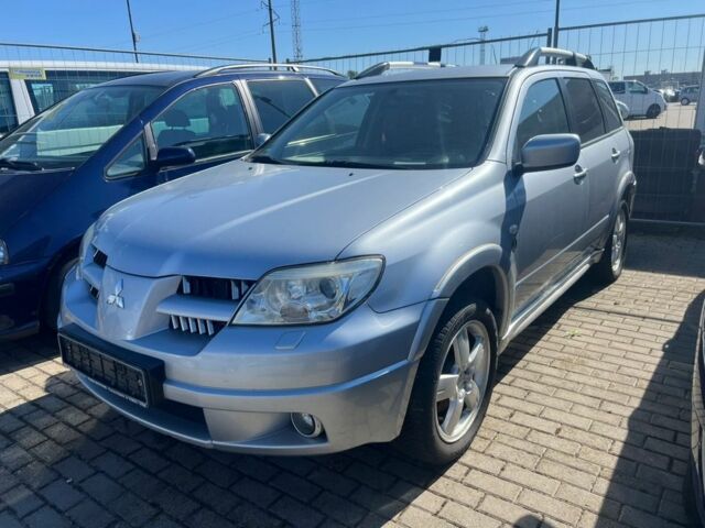 Серый Мицубиси Аутлендер, объемом двигателя 2.4 л и пробегом 220 тыс. км за 3369 $, фото 1 на Automoto.ua