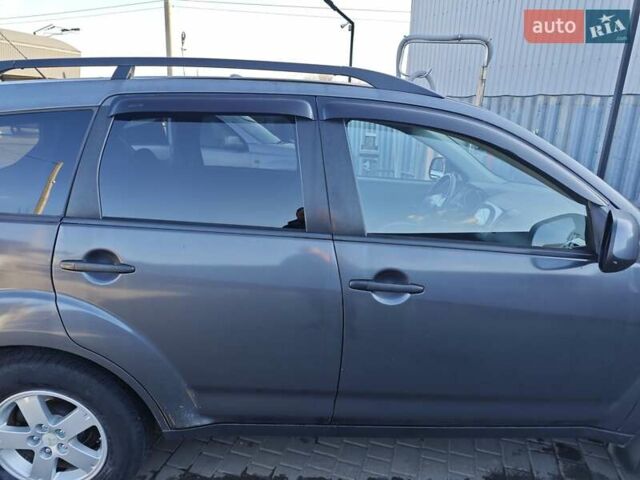 Серый Мицубиси Аутлендер, объемом двигателя 3 л и пробегом 320 тыс. км за 7700 $, фото 5 на Automoto.ua