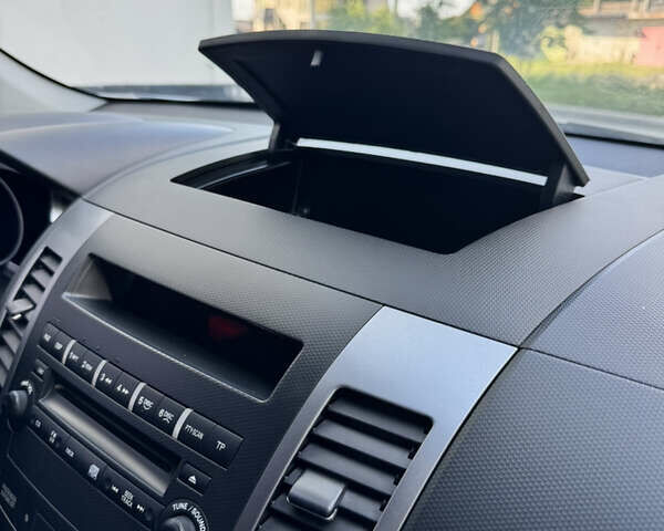 Серый Мицубиси Аутлендер, объемом двигателя 2 л и пробегом 179 тыс. км за 9500 $, фото 21 на Automoto.ua