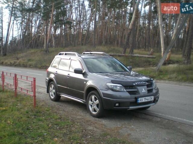 Серый Мицубиси Аутлендер, объемом двигателя 2.4 л и пробегом 235 тыс. км за 6500 $, фото 1 на Automoto.ua