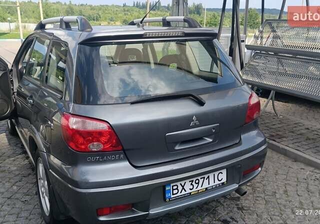 Серый Мицубиси Аутлендер, объемом двигателя 2.38 л и пробегом 600 тыс. км за 5700 $, фото 7 на Automoto.ua