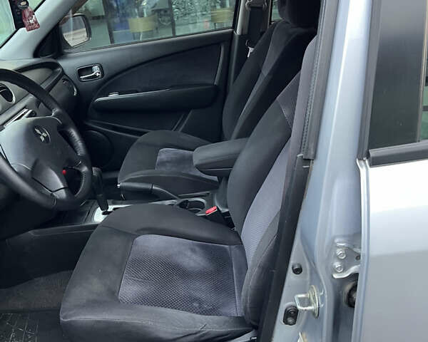 Серый Мицубиси Аутлендер, объемом двигателя 2.38 л и пробегом 180 тыс. км за 6000 $, фото 22 на Automoto.ua