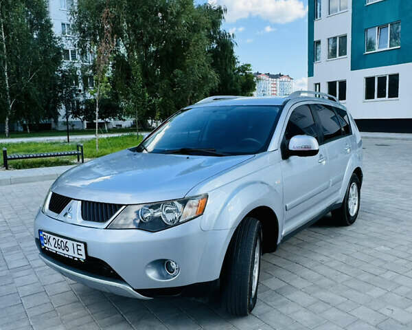 Серый Мицубиси Аутлендер, объемом двигателя 2 л и пробегом 179 тыс. км за 9500 $, фото 12 на Automoto.ua