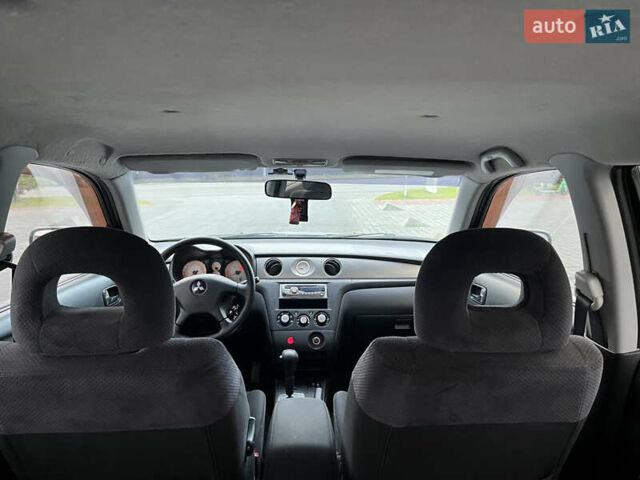 Серый Мицубиси Аутлендер, объемом двигателя 2.38 л и пробегом 180 тыс. км за 6000 $, фото 31 на Automoto.ua