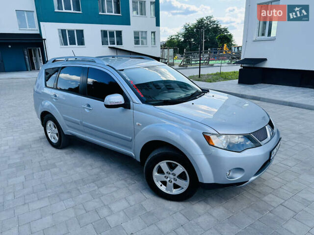 Серый Мицубиси Аутлендер, объемом двигателя 2 л и пробегом 179 тыс. км за 9500 $, фото 2 на Automoto.ua