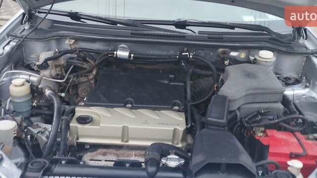 Серый Мицубиси Аутлендер, объемом двигателя 2.4 л и пробегом 261 тыс. км за 5700 $, фото 8 на Automoto.ua