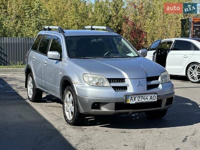 Сірий Міцубісі Аутлендер, об'ємом двигуна 2 л та пробігом 214 тис. км за 4500 $, фото 1 на Automoto.ua