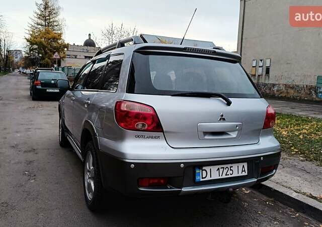 Сірий Міцубісі Аутлендер, об'ємом двигуна 2 л та пробігом 312 тис. км за 8300 $, фото 4 на Automoto.ua