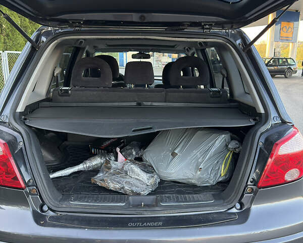 Сірий Міцубісі Аутлендер, об'ємом двигуна 2.4 л та пробігом 250 тис. км за 5300 $, фото 16 на Automoto.ua