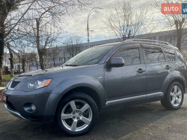 Серый Мицубиси Аутлендер, объемом двигателя 3 л и пробегом 157 тыс. км за 8500 $, фото 7 на Automoto.ua