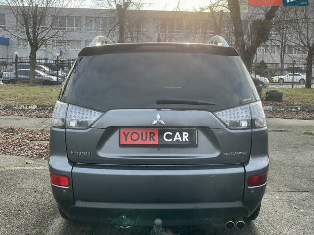 Серый Мицубиси Аутлендер, объемом двигателя 3 л и пробегом 157 тыс. км за 8500 $, фото 14 на Automoto.ua