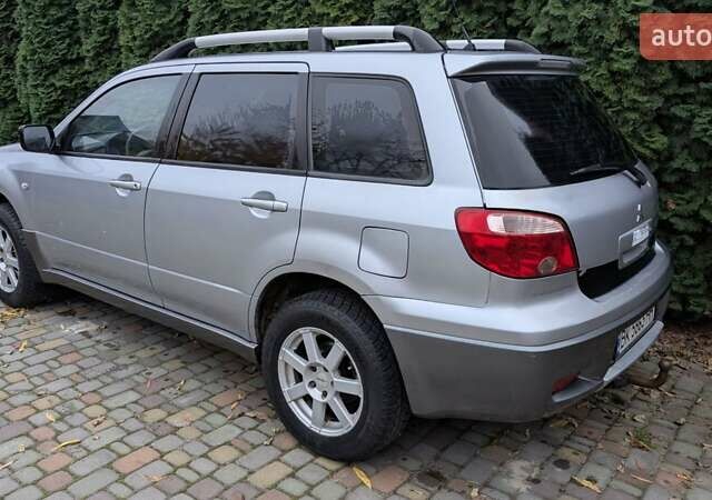 Серый Мицубиси Аутлендер, объемом двигателя 2 л и пробегом 226 тыс. км за 5500 $, фото 6 на Automoto.ua