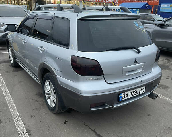 Серый Мицубиси Аутлендер, объемом двигателя 2.4 л и пробегом 307 тыс. км за 4000 $, фото 4 на Automoto.ua