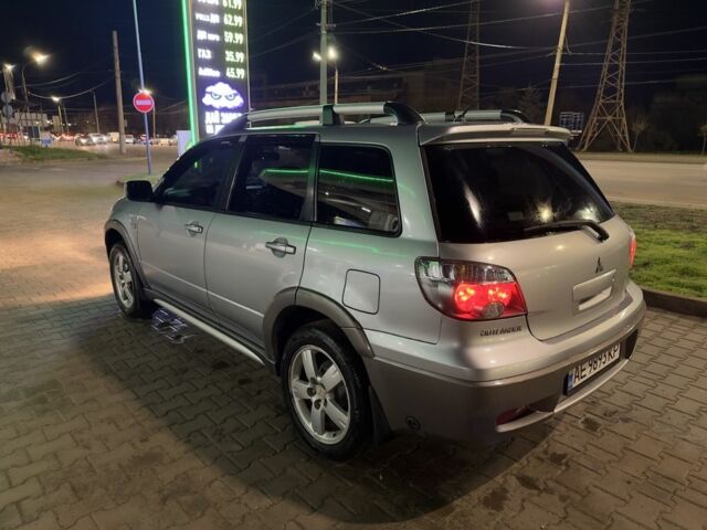 Сірий Міцубісі Аутлендер, об'ємом двигуна 2 л та пробігом 200 тис. км за 5400 $, фото 3 на Automoto.ua