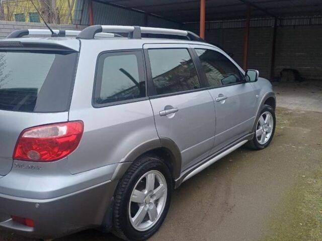 Серый Мицубиси Аутлендер, объемом двигателя 2.4 л и пробегом 240 тыс. км за 7300 $, фото 2 на Automoto.ua