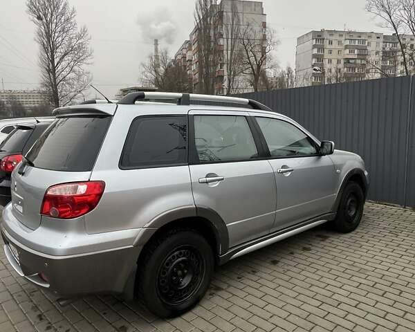 Серый Мицубиси Аутлендер, объемом двигателя 2.4 л и пробегом 179 тыс. км за 7000 $, фото 3 на Automoto.ua