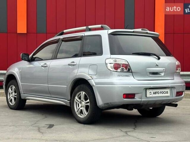 Серый Мицубиси Аутлендер, объемом двигателя 2.38 л и пробегом 245 тыс. км за 5590 $, фото 4 на Automoto.ua