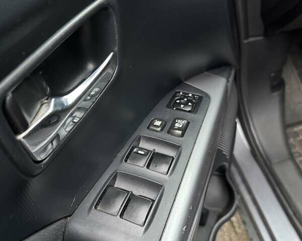 Серый Мицубиси Аутлендер, объемом двигателя 2 л и пробегом 260 тыс. км за 8400 $, фото 13 на Automoto.ua