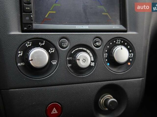 Серый Мицубиси Аутлендер, объемом двигателя 0 л и пробегом 240 тыс. км за 7200 $, фото 16 на Automoto.ua