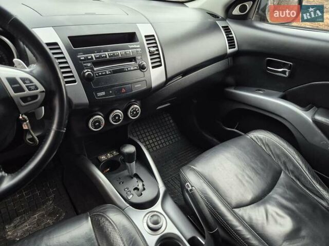 Сірий Міцубісі Аутлендер, об'ємом двигуна 3 л та пробігом 299 тис. км за 9000 $, фото 21 на Automoto.ua