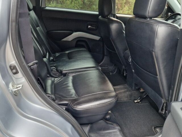 Серый Мицубиси Аутлендер, объемом двигателя 3 л и пробегом 197 тыс. км за 9500 $, фото 15 на Automoto.ua