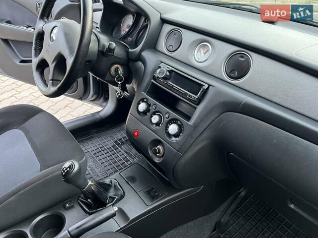 Сірий Міцубісі Аутлендер, об'ємом двигуна 2 л та пробігом 192 тис. км за 6400 $, фото 42 на Automoto.ua