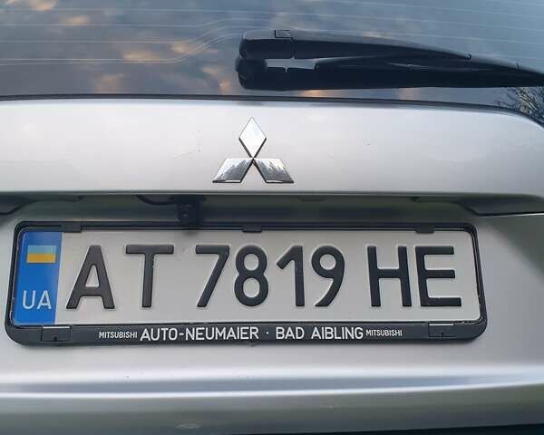 Міцубісі Аутлендер 2007 у Косове на Automoto.ua Сірий Міцубісі Аутлендер, об'ємом двигуна 2 л та пробігом 320 тис. км за 7500 $, фото 35 на Automoto.ua