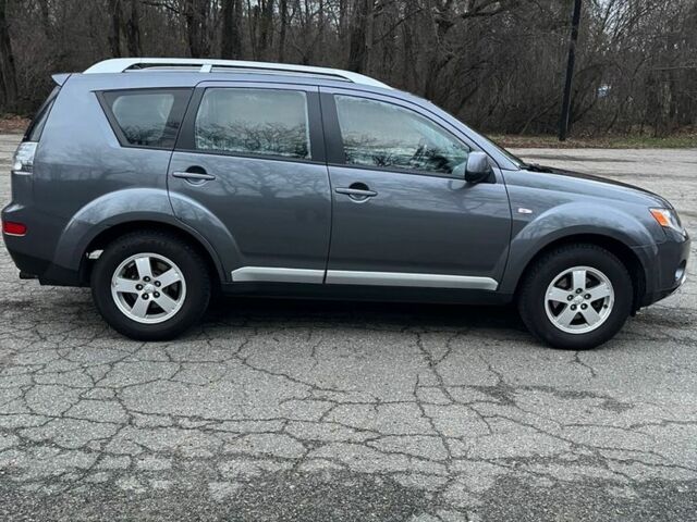 Серый Мицубиси Аутлендер, объемом двигателя 2 л и пробегом 258 тыс. км за 5000 $, фото 2 на Automoto.ua