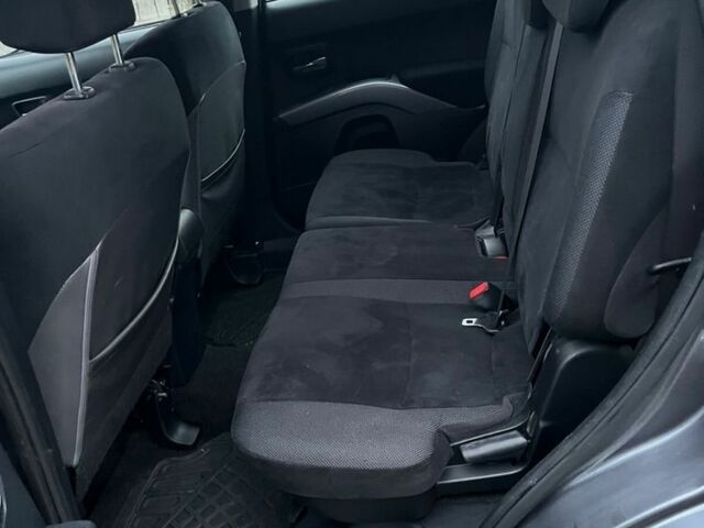 Серый Мицубиси Аутлендер, объемом двигателя 2 л и пробегом 258 тыс. км за 5000 $, фото 5 на Automoto.ua