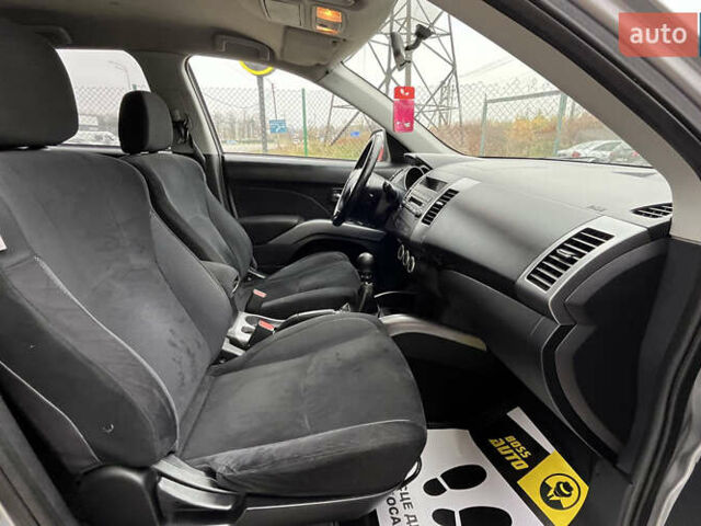 Серый Мицубиси Аутлендер, объемом двигателя 1.97 л и пробегом 310 тыс. км за 7600 $, фото 19 на Automoto.ua