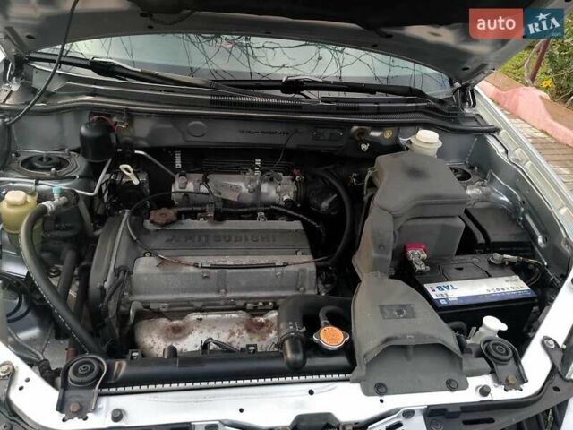 Сірий Міцубісі Аутлендер, об'ємом двигуна 2 л та пробігом 268 тис. км за 7500 $, фото 5 на Automoto.ua