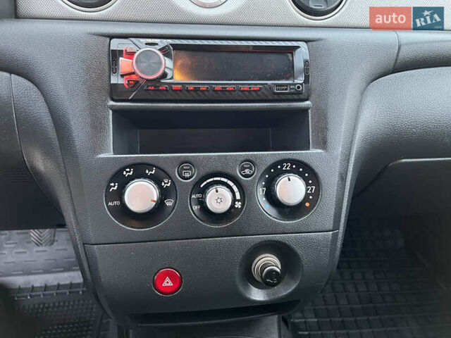 Серый Мицубиси Аутлендер, объемом двигателя 2 л и пробегом 196 тыс. км за 6450 $, фото 23 на Automoto.ua