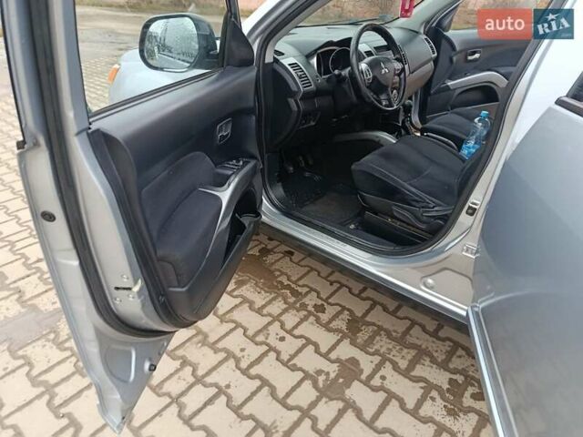 Серый Мицубиси Аутлендер, объемом двигателя 2 л и пробегом 332 тыс. км за 7650 $, фото 21 на Automoto.ua