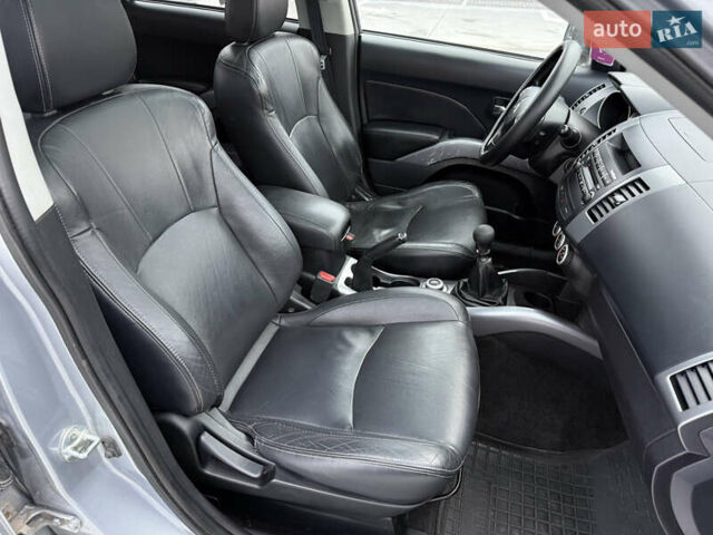 Серый Мицубиси Аутлендер, объемом двигателя 2 л и пробегом 299 тыс. км за 7750 $, фото 30 на Automoto.ua