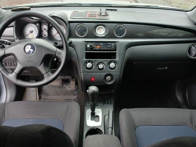 Серый Мицубиси Аутлендер, объемом двигателя 2.4 л и пробегом 300 тыс. км за 5900 $, фото 14 на Automoto.ua