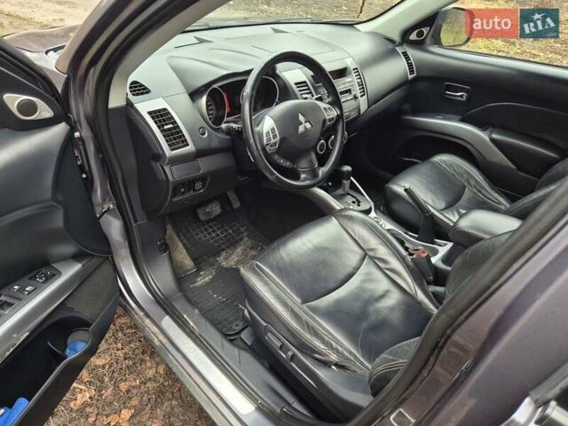 Сірий Міцубісі Аутлендер, об'ємом двигуна 3 л та пробігом 299 тис. км за 9000 $, фото 19 на Automoto.ua