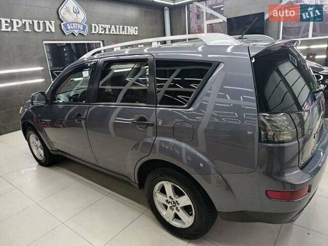 Сірий Міцубісі Аутлендер, об'ємом двигуна 2.36 л та пробігом 214 тис. км за 8500 $, фото 4 на Automoto.ua