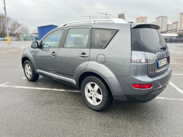 Серый Мицубиси Аутлендер, объемом двигателя 2 л и пробегом 235 тыс. км за 4800 $, фото 7 на Automoto.ua