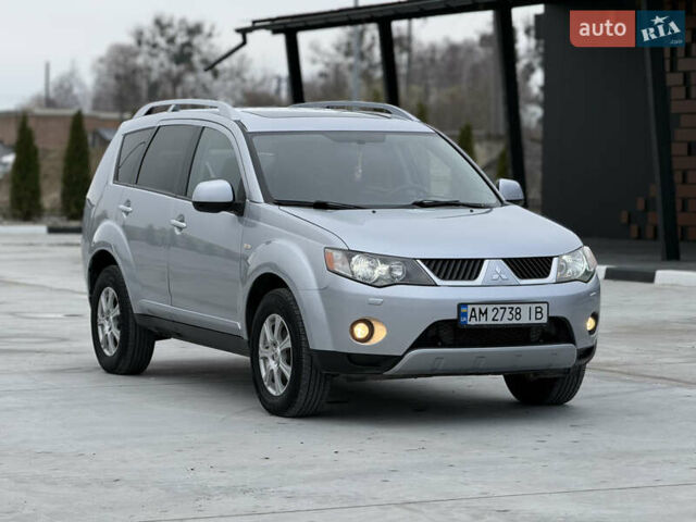 Серый Мицубиси Аутлендер, объемом двигателя 2 л и пробегом 299 тыс. км за 7750 $, фото 2 на Automoto.ua