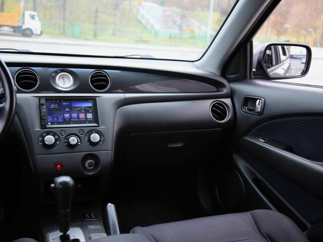 Серый Мицубиси Аутлендер, объемом двигателя 2.4 л и пробегом 240 тыс. км за 7200 $, фото 12 на Automoto.ua