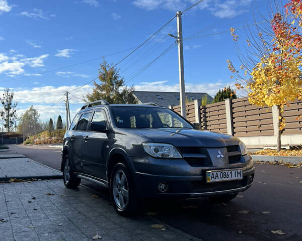 Мицубиси Аутлендер 2007 в Киеве на Automoto.ua Серый Мицубиси Аутлендер, объемом двигателя 2.4 л и пробегом 291 тыс. км за 6500 $, фото 1 на Automoto.ua