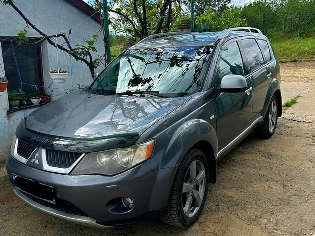 Сірий Міцубісі Аутлендер, об'ємом двигуна 2 л та пробігом 315 тис. км за 7999 $, фото 1 на Automoto.ua