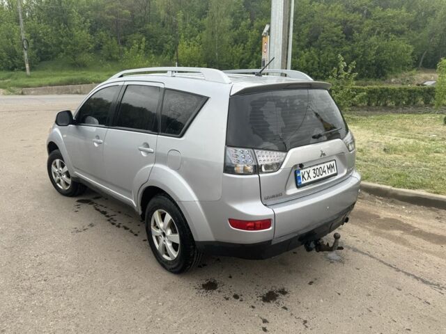 Сірий Міцубісі Аутлендер, об'ємом двигуна 2 л та пробігом 290 тис. км за 5250 $, фото 4 на Automoto.ua