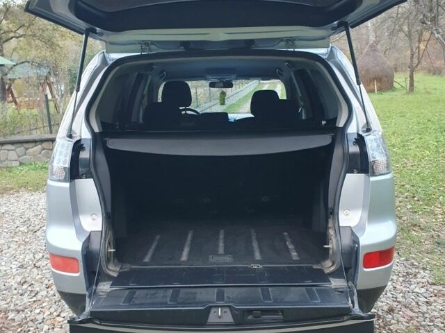 Серый Мицубиси Аутлендер, объемом двигателя 2 л и пробегом 320 тыс. км за 7500 $, фото 21 на Automoto.ua