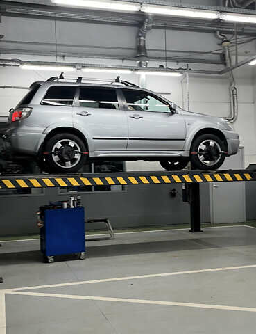 Серый Мицубиси Аутлендер, объемом двигателя 2.38 л и пробегом 238 тыс. км за 7450 $, фото 51 на Automoto.ua