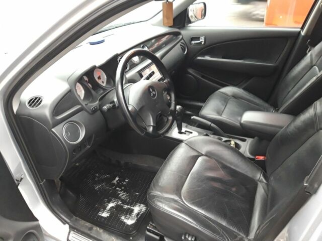 Сірий Міцубісі Аутлендер, об'ємом двигуна 2.4 л та пробігом 190 тис. км за 6000 $, фото 4 на Automoto.ua