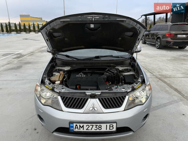 Серый Мицубиси Аутлендер, объемом двигателя 2 л и пробегом 299 тыс. км за 7750 $, фото 43 на Automoto.ua